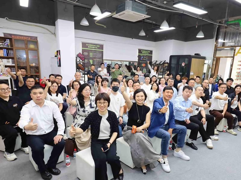 Orange Media团队照片